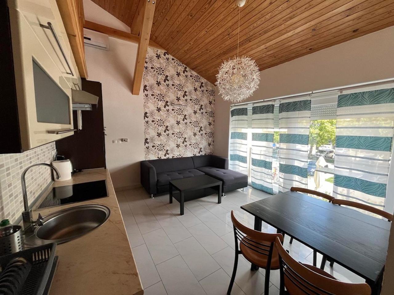 City Apartman ház Balatonlelle Exterior foto